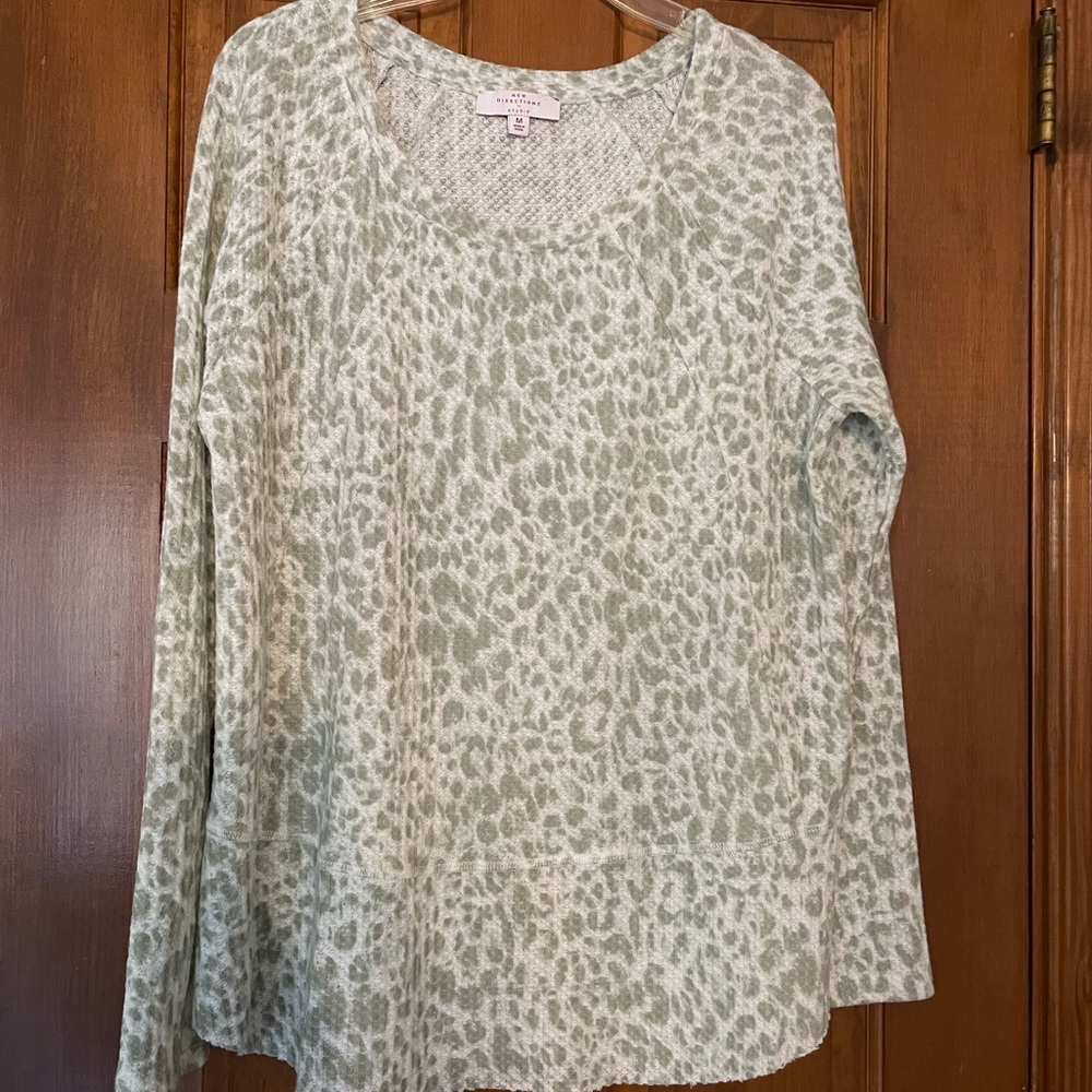 New Directions Studio Sage Leopard Print Long Sleeve Soft/Warm Top, Size Medium